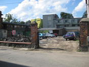 Standort der Synagoge in Berent / Kościerzyna, nur die Einfahrtspfosten sind erhalten, Bild R.B.