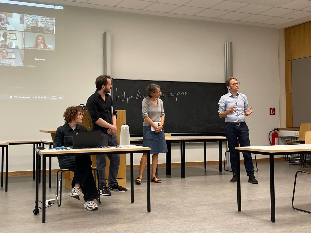 Susanne Strätling und Robert Kindler verabschiedeten die Teilnehmer*innen der Jiddisch-Sommerschule.