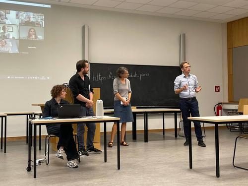 Susanne Strätling und Robert Kindler verabschiedeten die Teilnehmer*innen der Jiddisch-Sommerschule.