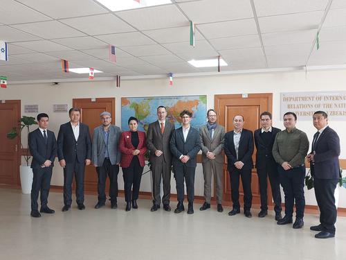 Foto mit Repräsentanten der "Nationalen Universität Usbekistans"