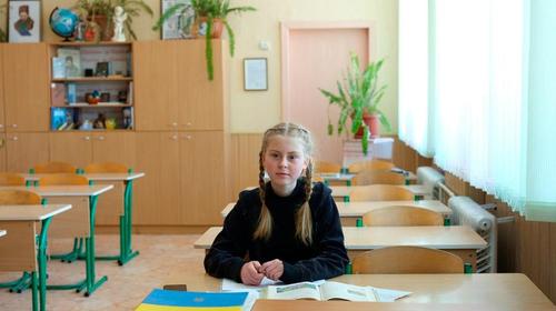 Olenka ist die Einzige, die noch aus ihrer Klasse da ist. Die anderen sind im Ausland oder gestorben. Bild: Mila Teshaiev