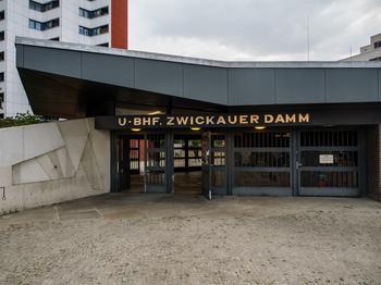 Abbildung 1: U-Bahnhof Zwickauer Damm; Quelle: Johann Stephanowitz