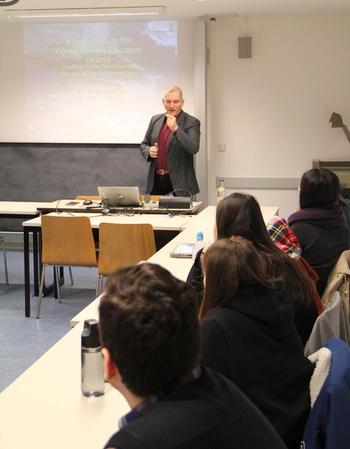 Prof. Reisner im Kurs "Introduction to contemporary Caucasus". Bildquelle: Julia Zimmermann