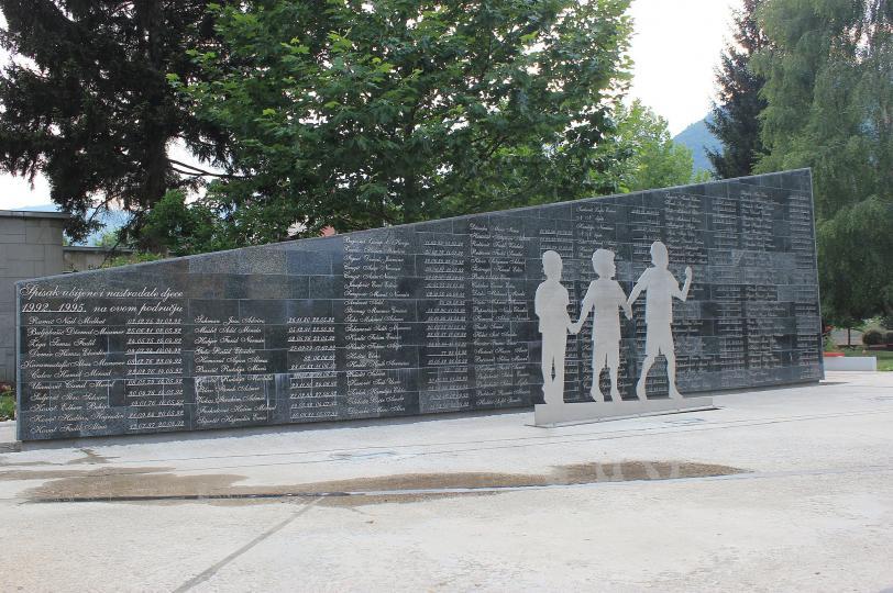 Goražde_–_monument_for_the_victims_of_Bosnian_war
