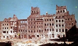 Warschauer Aufstand - Ruinen (Wikipedia - Public Domain)_320