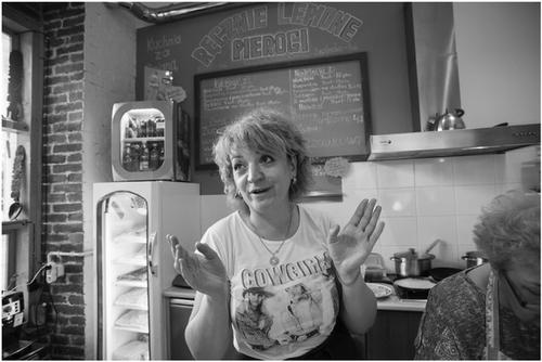 Natalka, 42, aus Červonohrad (Kleinstadt in der Westukraine), früher verschiedene Arbeiten, zumeist als Kleinhändlerin, jetzt Köchin und Inhaberin einer Pierogarnia (Piroggen-Restaurant) in Warschau.