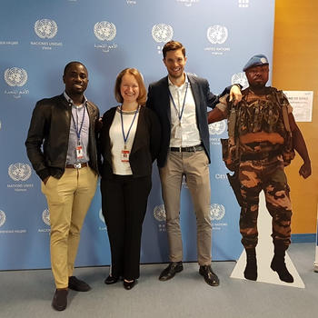 Bild: Kick-Off im Vienna International Centre. Daniel Oderinde (FH Campus Wien), Maria Polugodina (Freie Universität Berlin), Alessandro Monti (Universität Innsbruck) (v.l.)